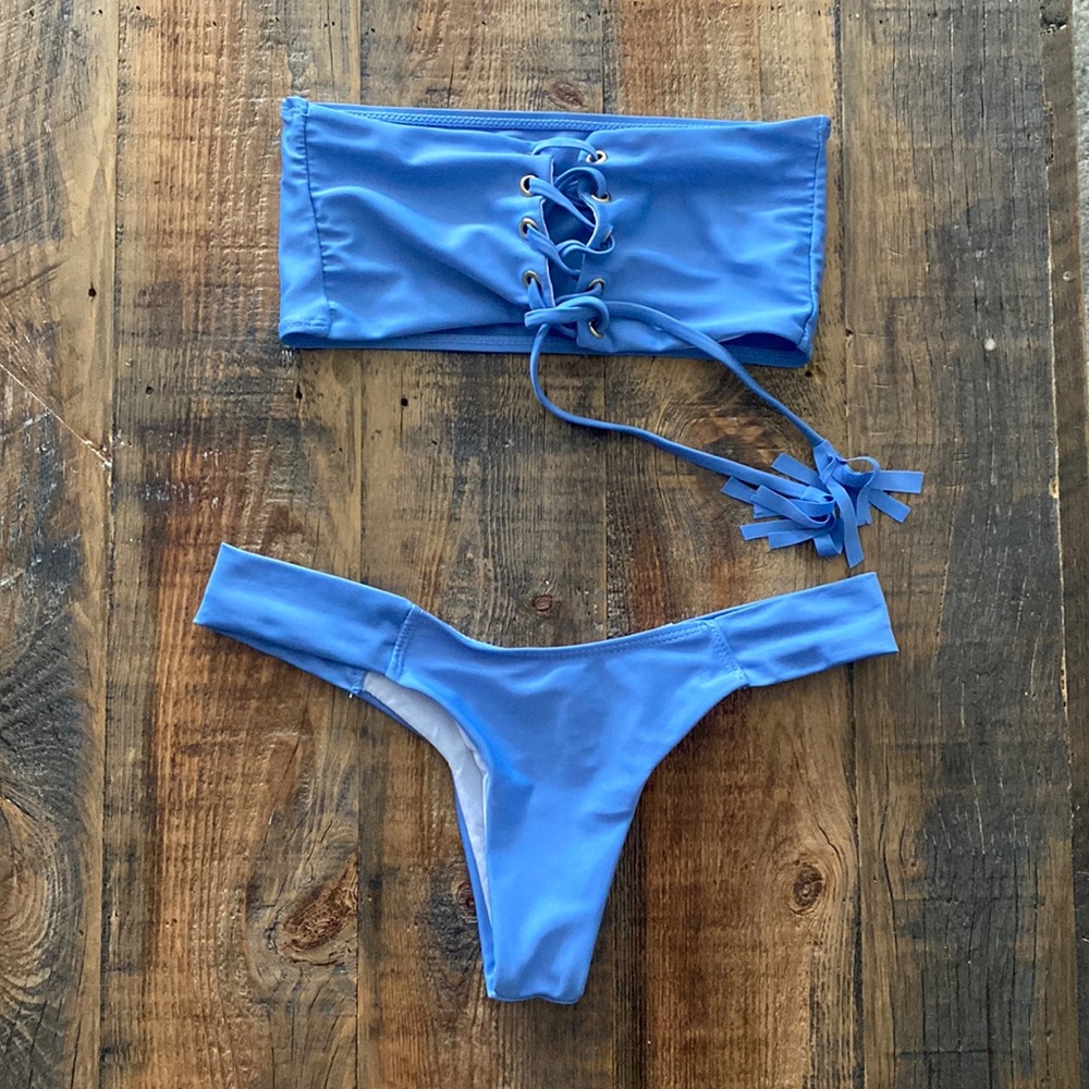 NWOT light blue criss cross strapless bikini cheeky bottoms size small